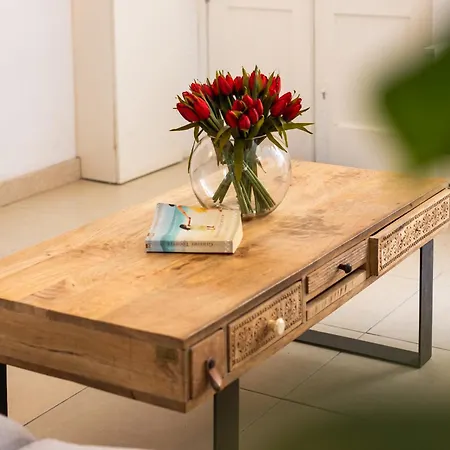 Charming Townhouse With Modern Comforts *