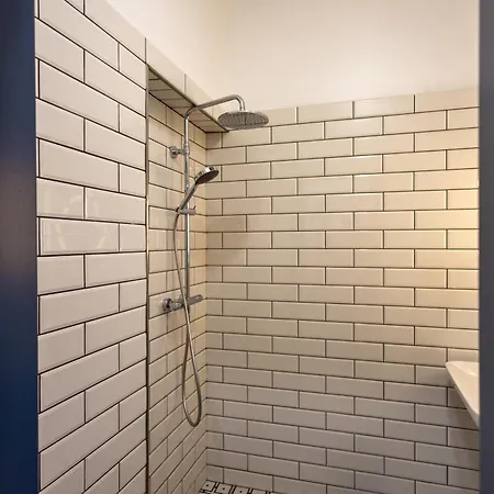 Charming Townhouse With Modern Comforts Σπίτι διακοπών