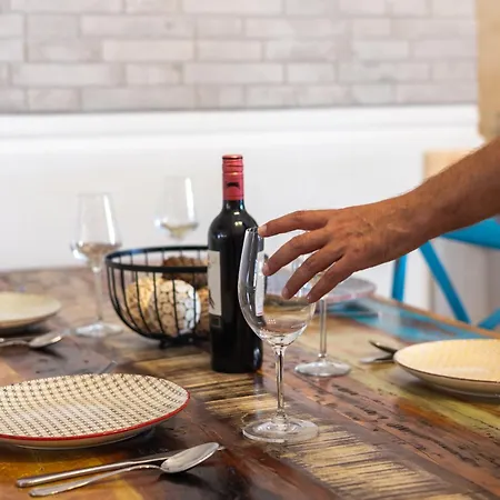 Σπίτι διακοπών Charming Townhouse With Modern Comforts *