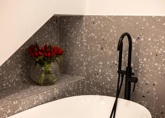 بيت للعطل Charming Townhouse With Modern Comforts سليمة