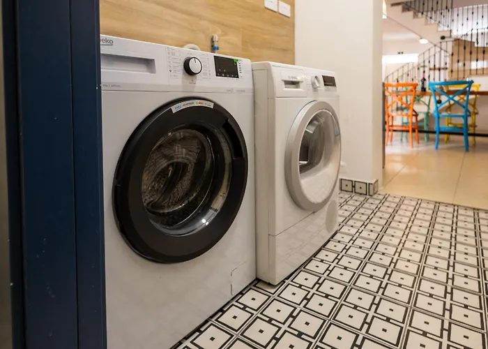 Charming Townhouse With Modern Comforts سليمة