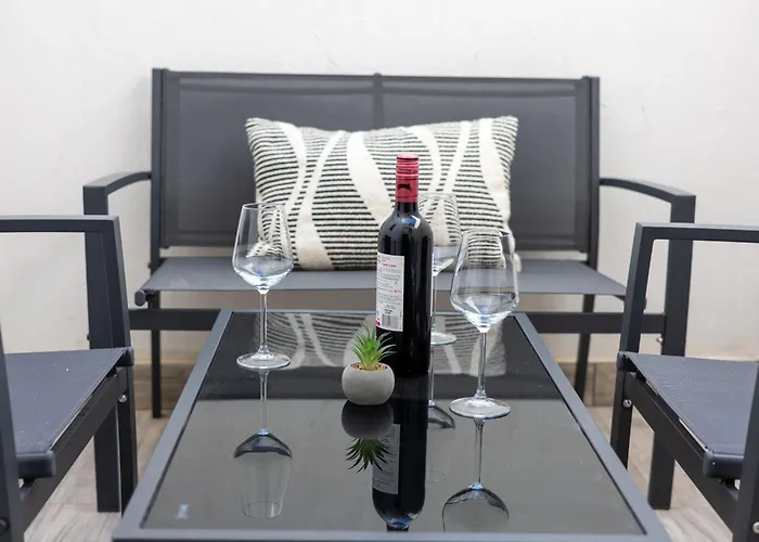 بيت للعطل Charming Townhouse With Modern Comforts سليمة