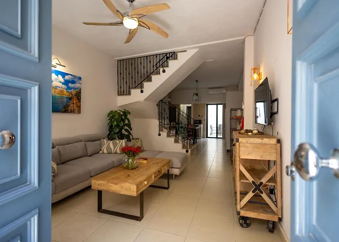 Charming Townhouse With Modern Comforts سليمة