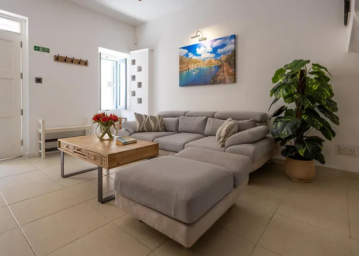 Charming Townhouse With Modern Comforts بيت للعطل سليمة