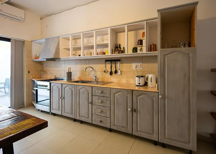 Charming Townhouse With Modern Comforts