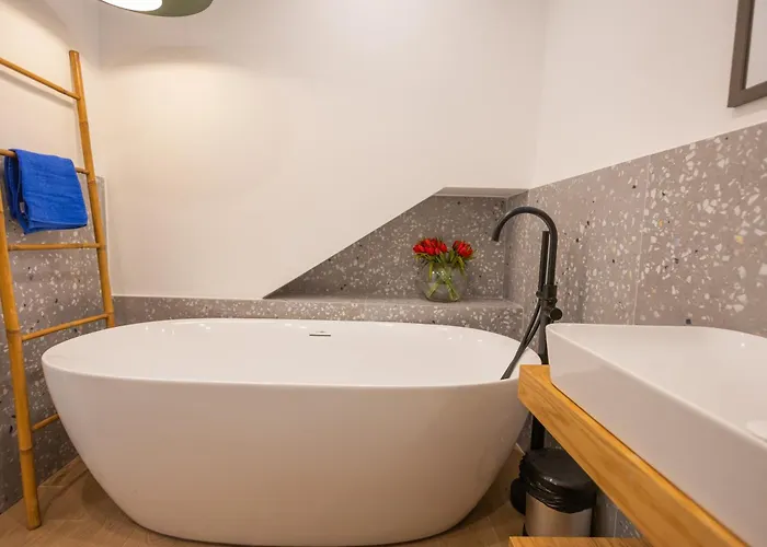 Charming Townhouse With Modern Comforts بيت للعطل *