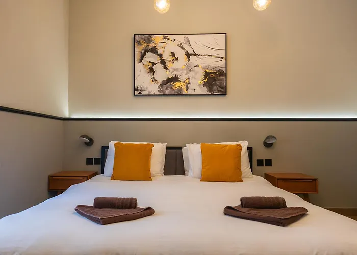 Charming Townhouse With Modern Comforts بيت للعطل