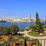 Charming Townhouse With Modern Comforts * Sliema