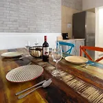Charming Townhouse With Modern Comforts Σπίτι διακοπών