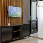 Σπίτι διακοπών Charming Townhouse With Modern Comforts