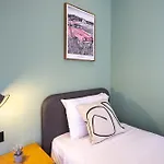 Feriehus Charming Townhouse With Modern Comforts *