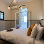 Charming Townhouse With Modern Comforts *