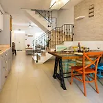 Charming Townhouse With Modern Comforts Σλιέμα