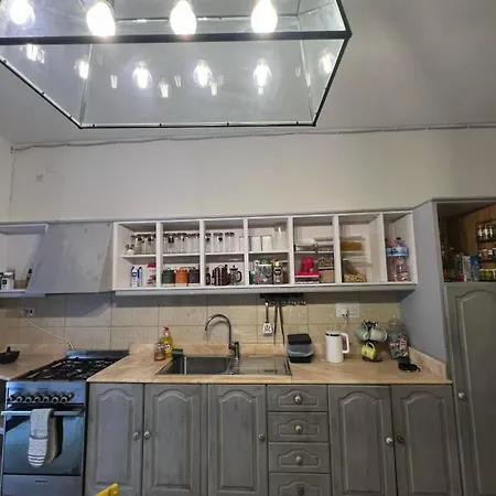 Charming 3bdr Oasis With Modern Comforts *