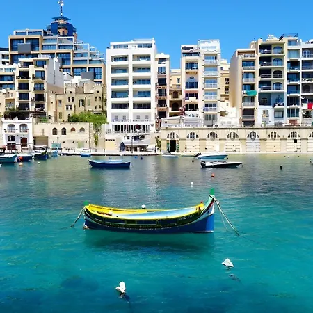 Charming Townhouse With Modern Comforts * Sliema