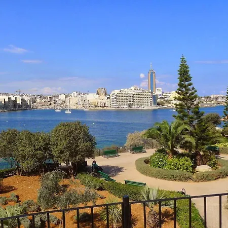Charming Townhouse With Modern Comforts * Sliema
