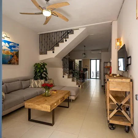 Charming Townhouse With Modern Comforts Sliema
