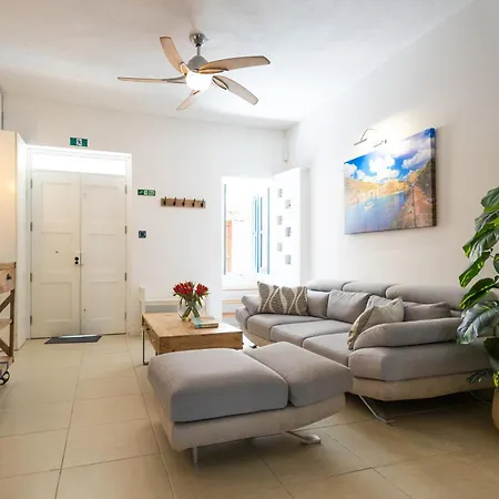 Charming Townhouse With Modern Comforts Holiday home Sliema