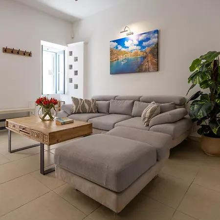 Charming Townhouse With Modern Comforts Holiday home Sliema