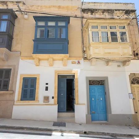 Charming Townhouse With Modern Comforts * Sliema