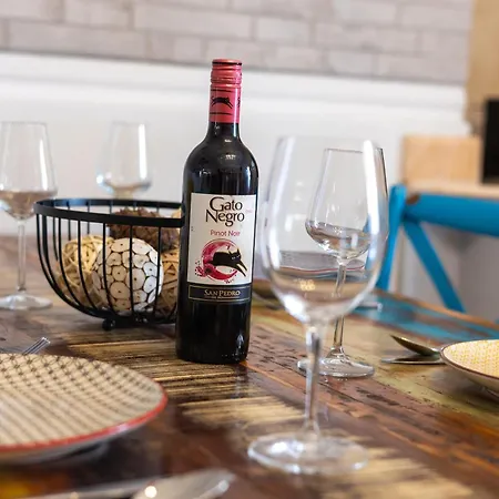 Charming Townhouse With Modern Comforts *