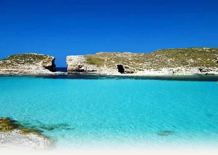 Semesterbostad Charming Townhouse With Modern Comforts