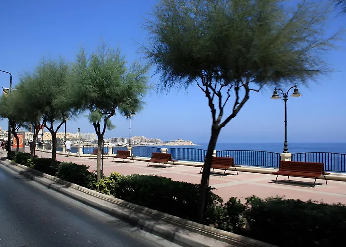 Charming Townhouse With Modern Comforts