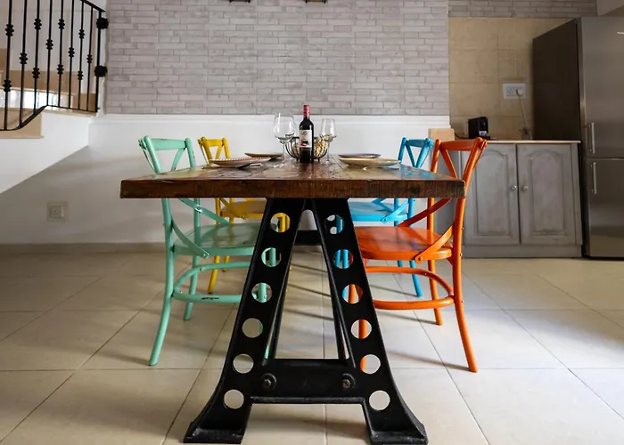 Charming Townhouse With Modern Comforts Semesterbostad *