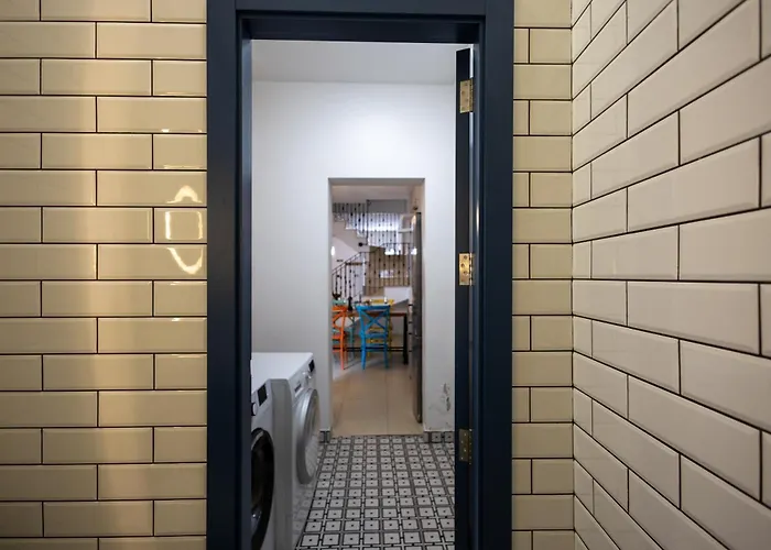 別荘 Charming Townhouse With Modern Comforts *