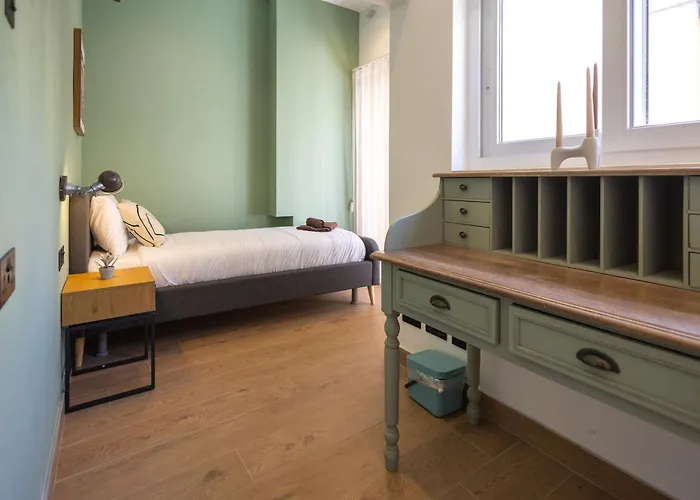 Charming Townhouse With Modern Comforts Feriehus