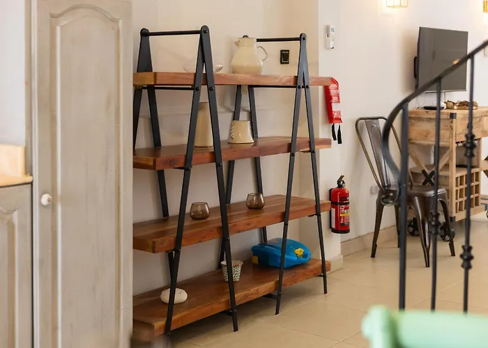 Charming Townhouse With Modern Comforts Semesterbostad *