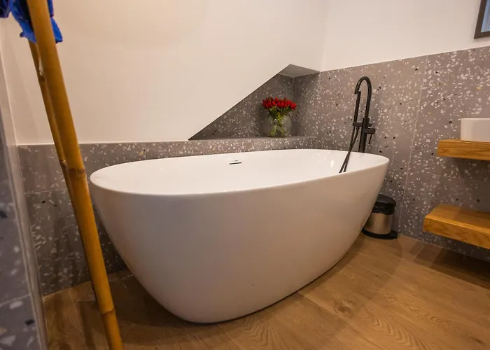 Semesterbostad Charming Townhouse With Modern Comforts Sliema