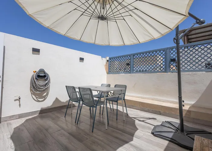 Charming Townhouse With Modern Comforts 別荘