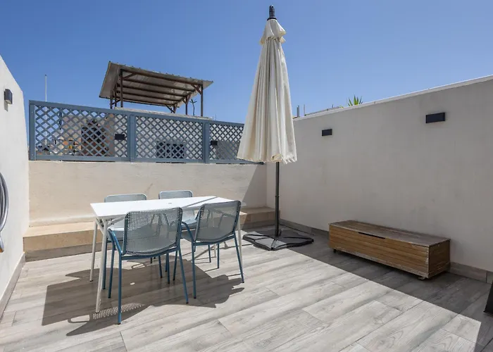 Charming Townhouse With Modern Comforts