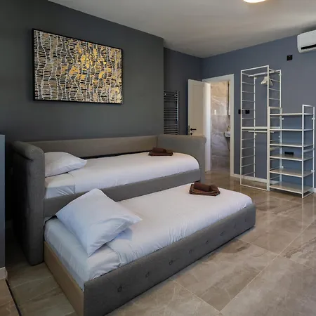 Charming Townhouse With Modern Comforts Sliema