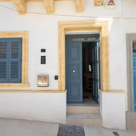 Charming Townhouse With Modern Comforts Sliema
