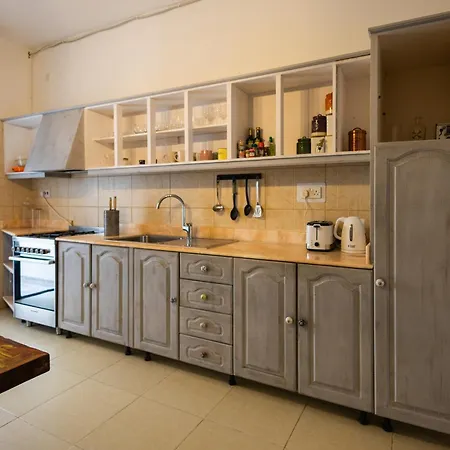 Charming Townhouse With Modern Comforts