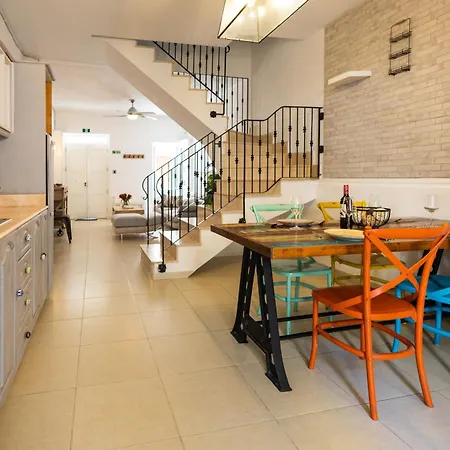 Charming Townhouse With Modern Comforts Sliema